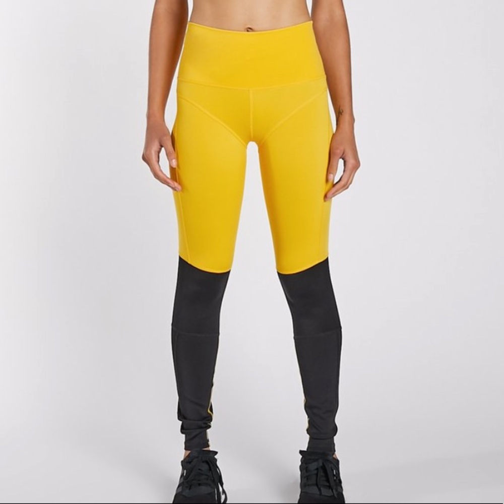 Secndnture small work out two shorts one pants.